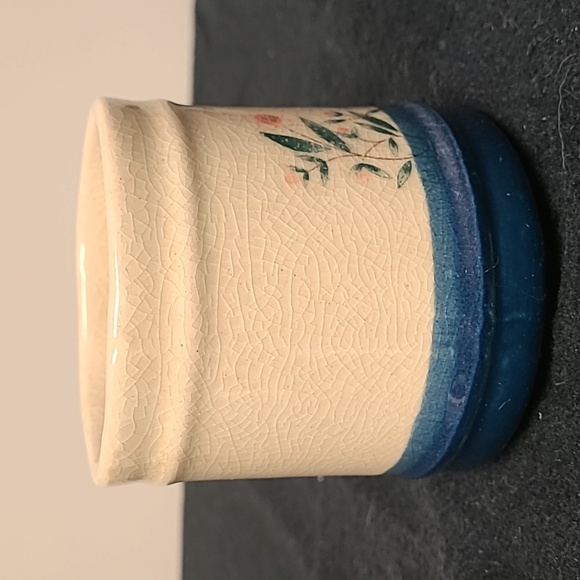 Vintage Stoneware Floral Mug with Crazing - Picture 4 of 6